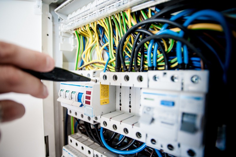 electric-1080584_1920 Flammschutz Kunststoffteile Elektronik und Leistungselektrik